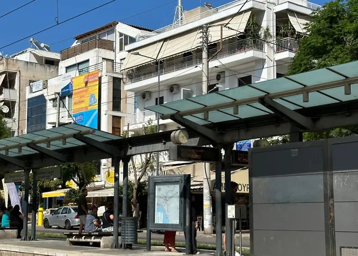 Mamour Apartments, Near Tram & 8' To Beach, Queen Bed Comfort